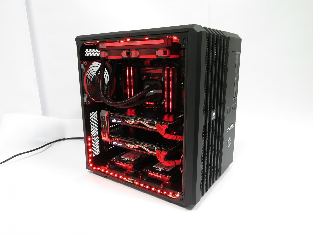 [26/11/2015] Mifcom Battlebox MSI Godlike Edition: Variable LEDs im Innenraum