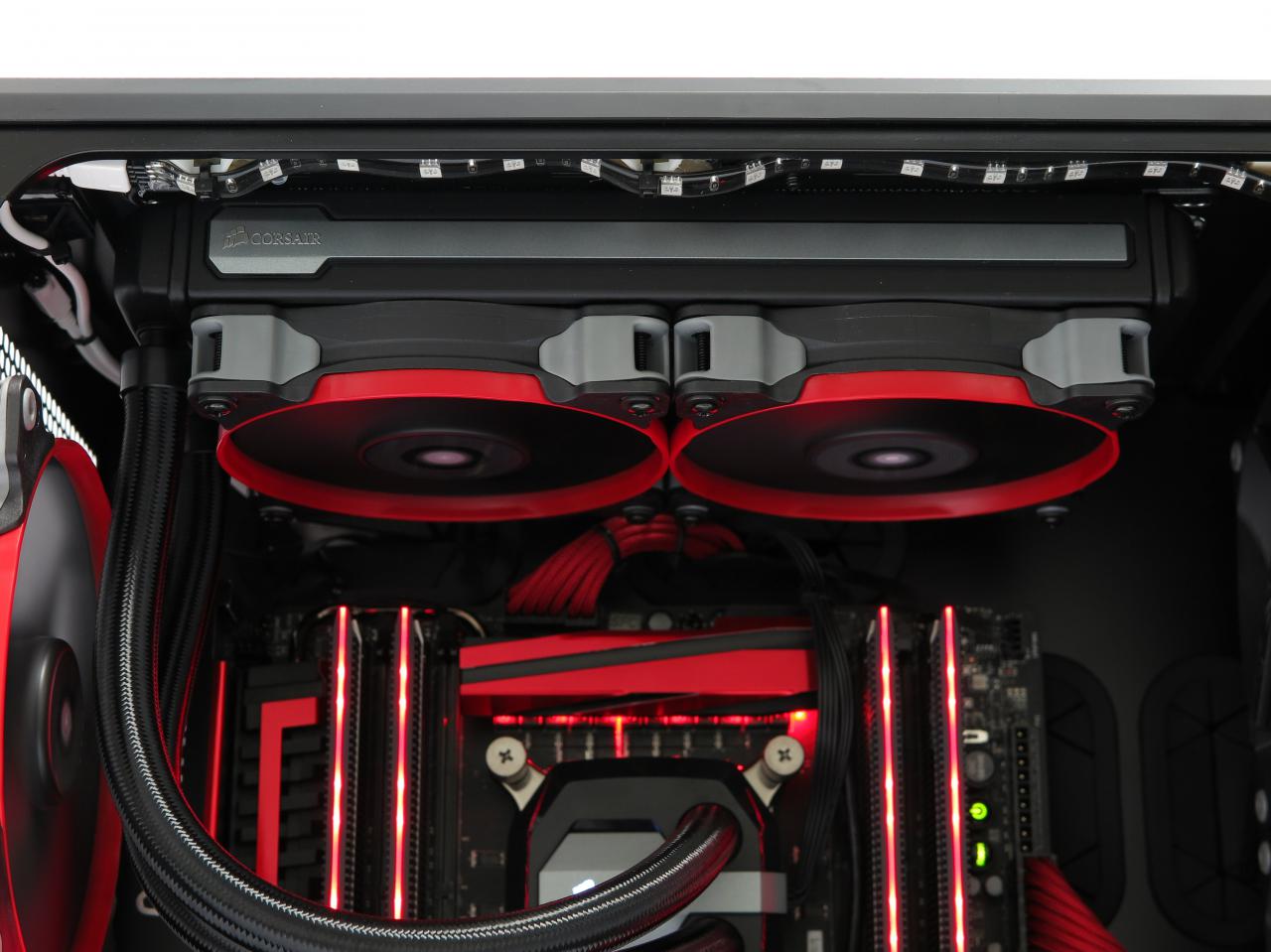 [26/11/2015] Mifcom Battlebox MSI Godlike Edition: Corsair H100i GTX sorgt für Kühlung