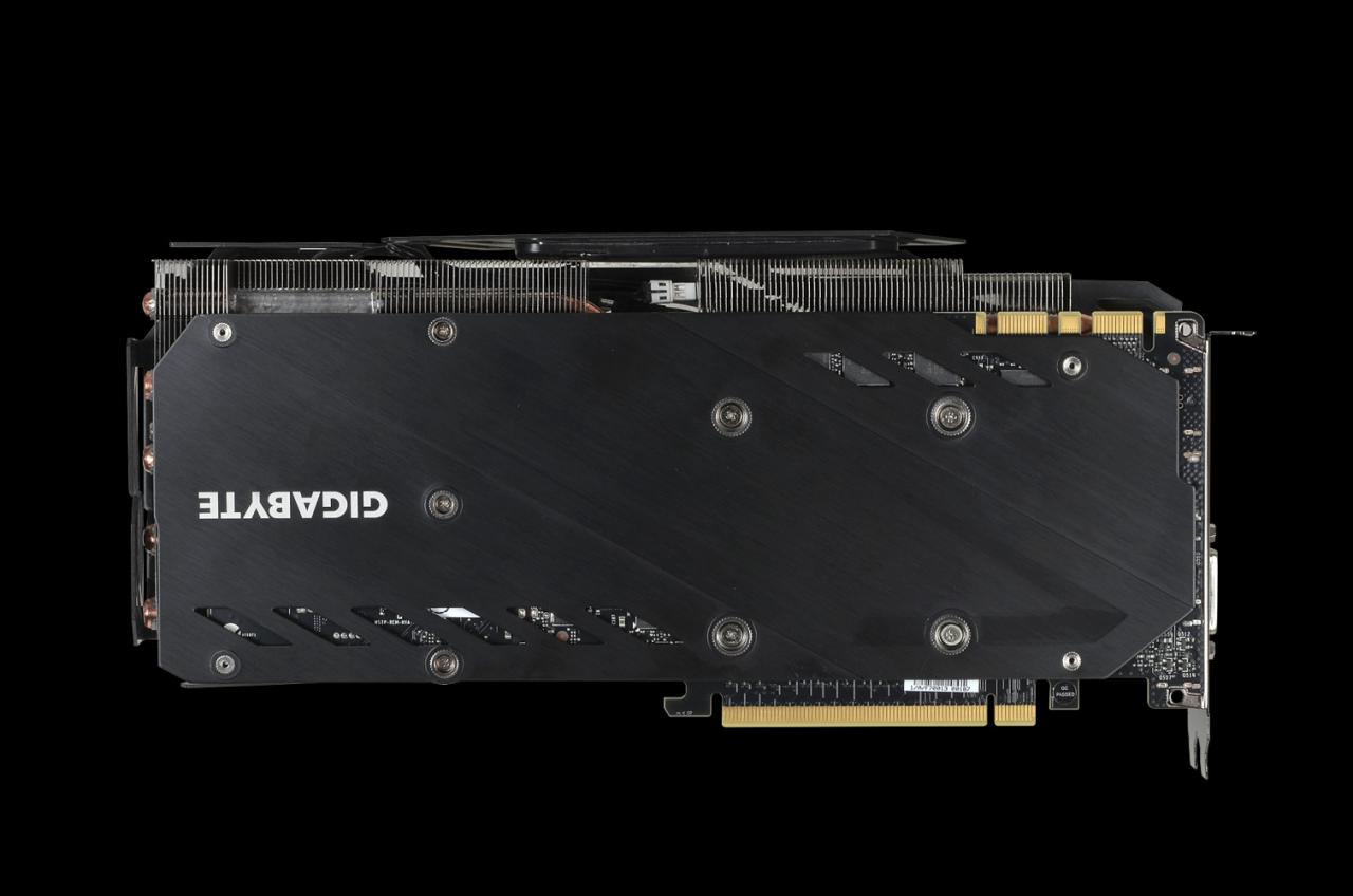 [04/12/2015] Gigabyte Geforce GTX Titan X Xtreme: Custom-Design mit 2,5-Slot-Kühler (5)