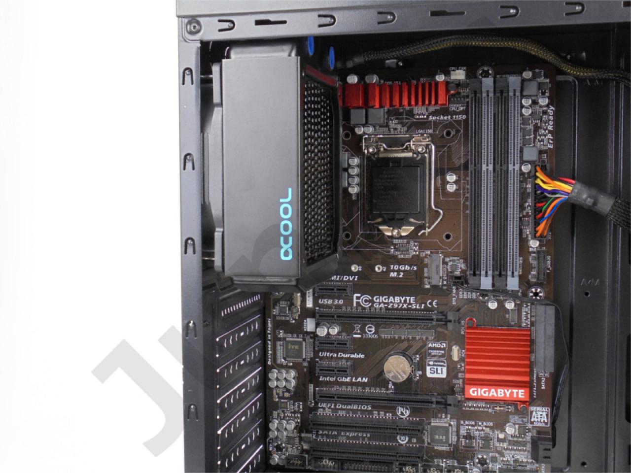 [15/12/2015] Bitfenix Nova (11)