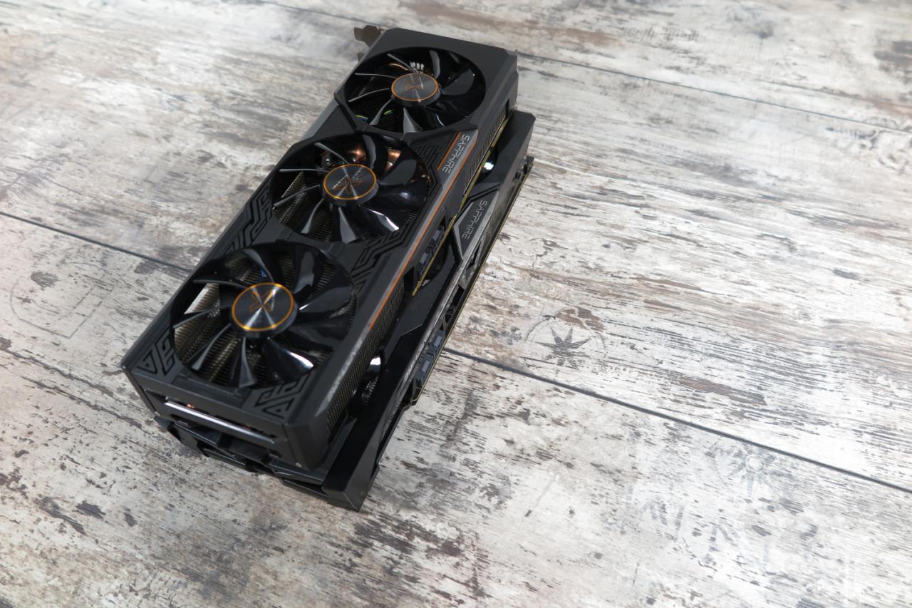 [11/12/2015] Sapphire Radeon R9 Fury Nitro: Custom-Design mit neuem PC im PCGH-Testlabor (4)