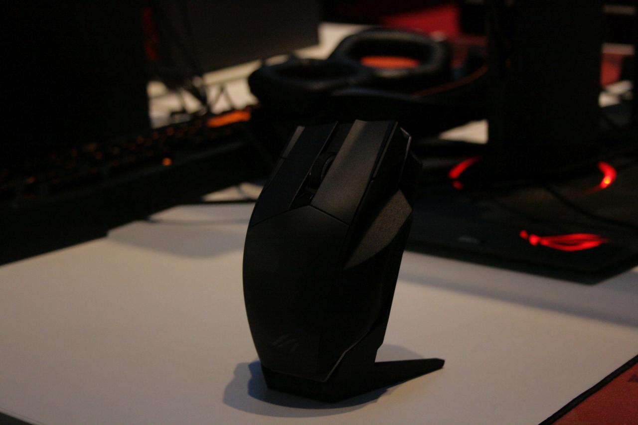 [23/01/2016] Asus auf der Dreamhack: 169-Euro-Maus Spatha ausprobiert (1)
