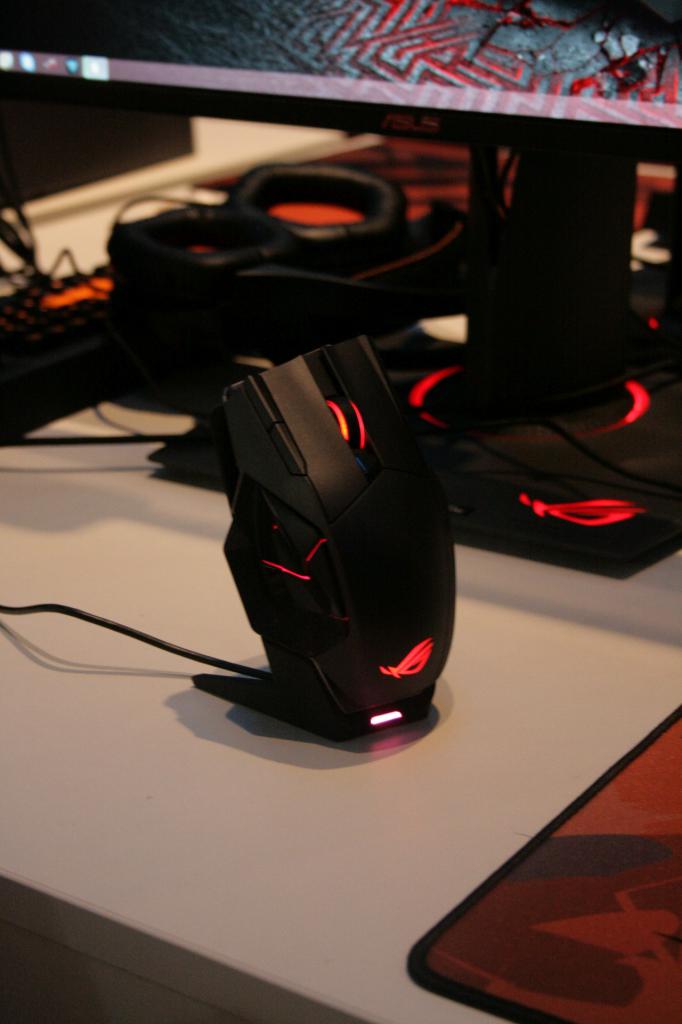 [23/01/2016] Asus auf der Dreamhack: 169-Euro-Maus Spatha ausprobiert (2)
