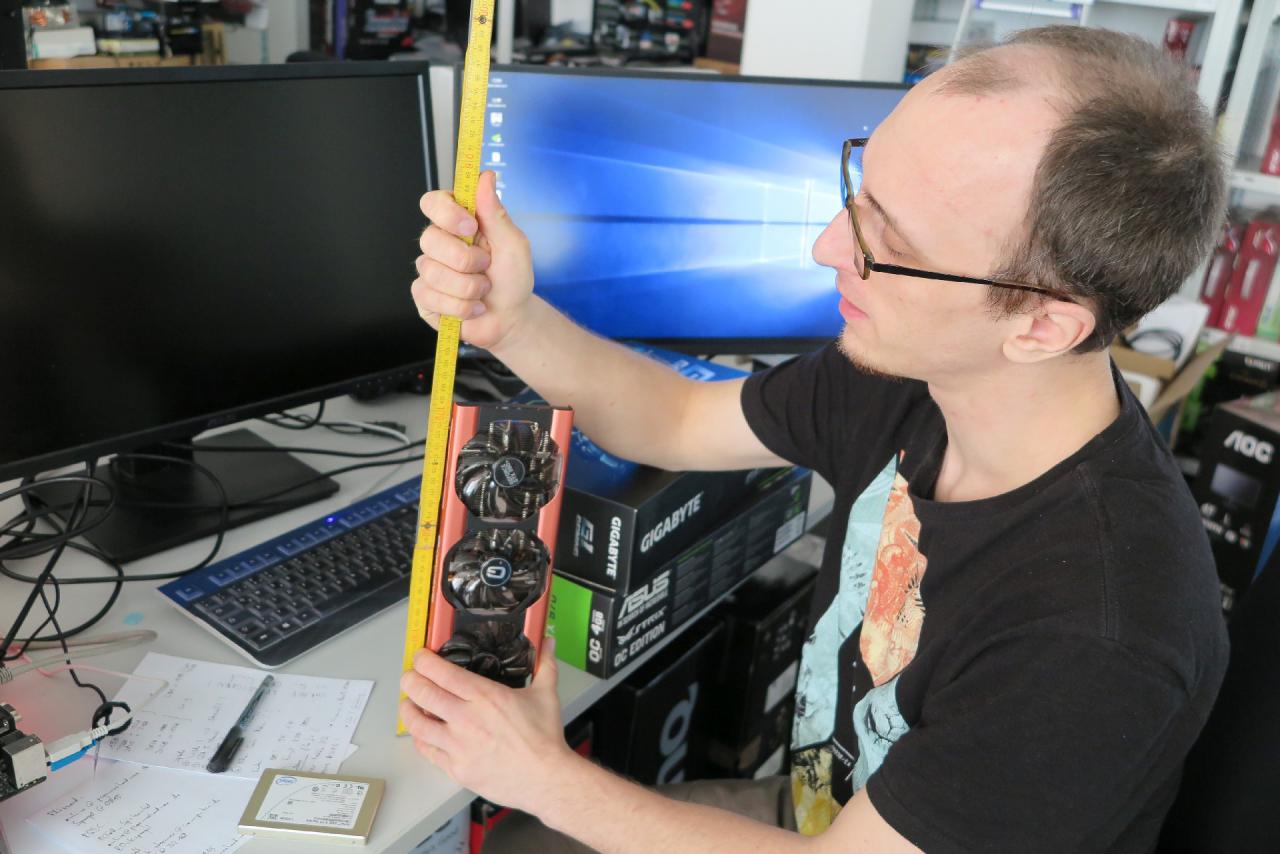 [29/01/2016] Volo Matthias hat im Rahmen eines groß angelegten Specials zu 21:9-Monitoren begonnen, die Messwerte einiger Grafikkarten aufzunehmen. Gemäß altem Männer-Dogma ist 