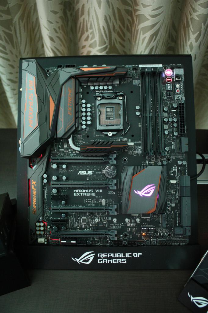 Maximus VIII Extreme Assembly (1)