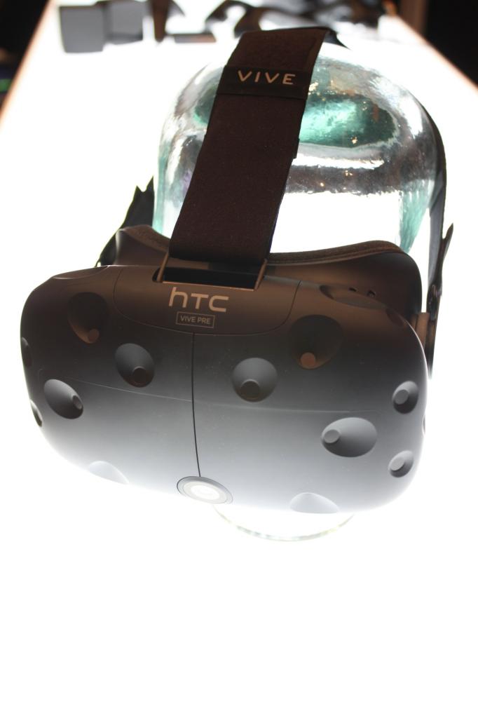 [08/01/2016] Vive Headset 001