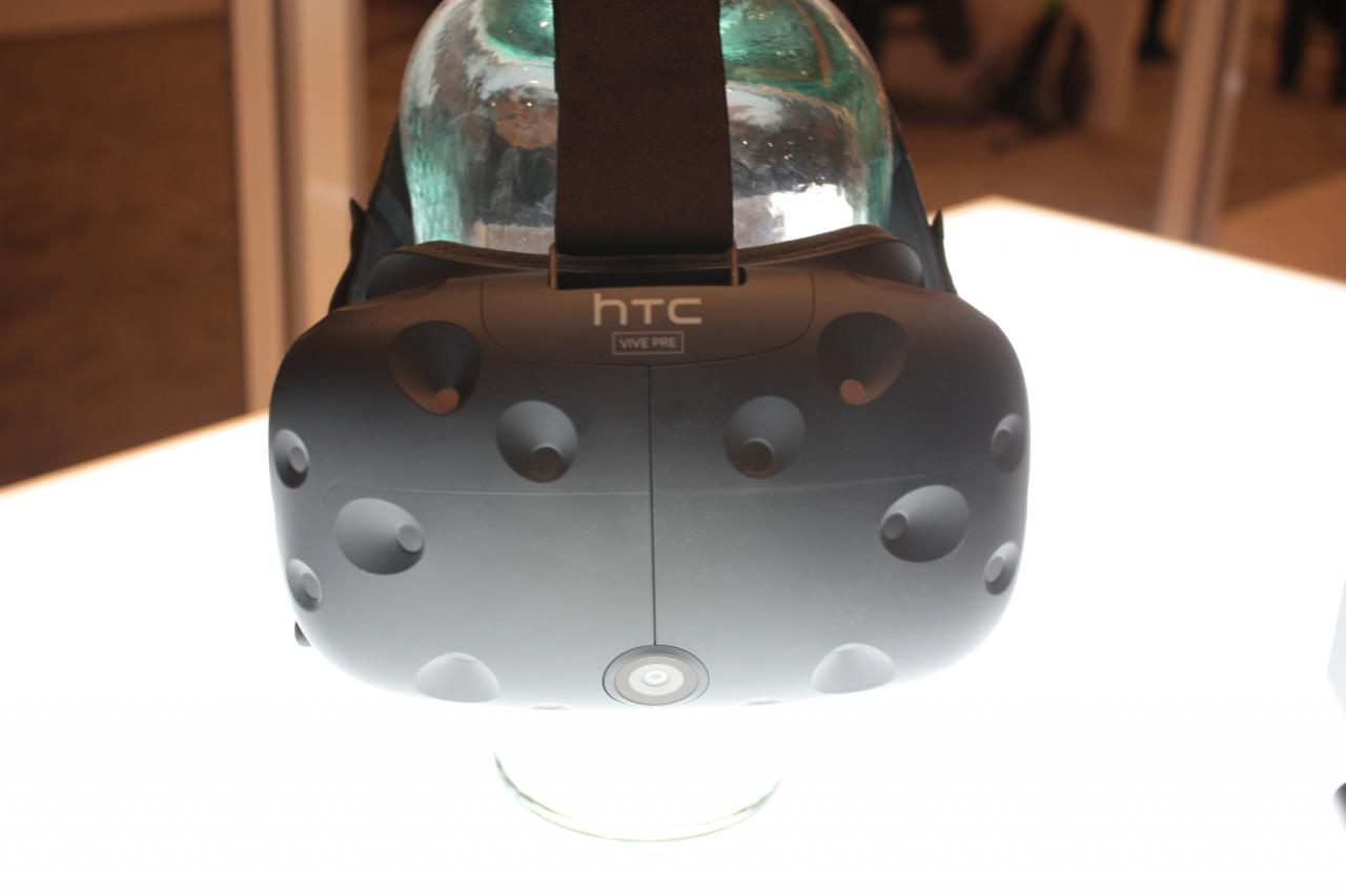[08/01/2016] Vive Headset 002