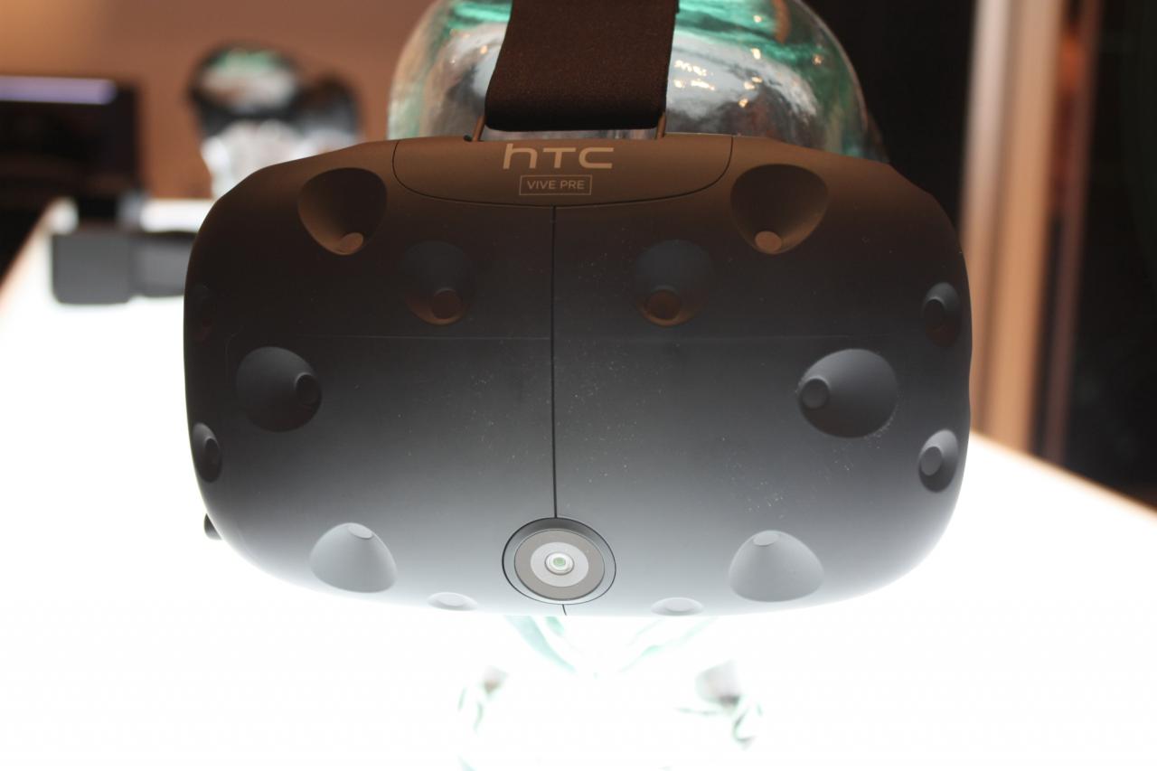 [08/01/2016] Vive Headset 002a