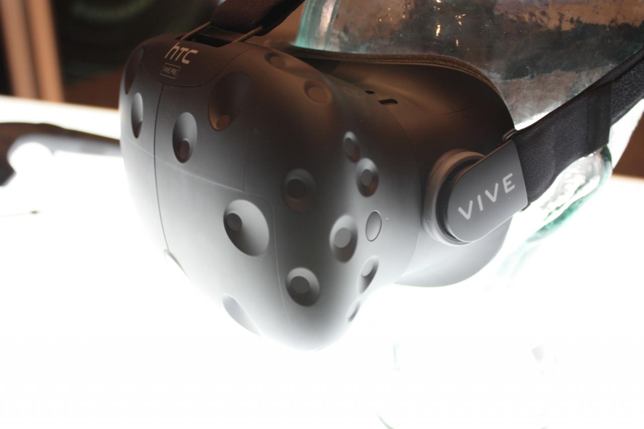 [08/01/2016] Vive Headset 003
