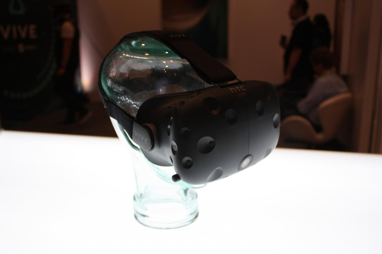 [08/01/2016] Vive Headset 004