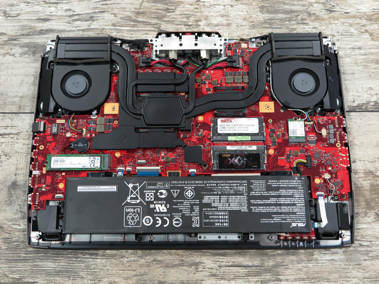 [26/02/2016] Asus GX700: Heatpipes und Wasserleitungen
