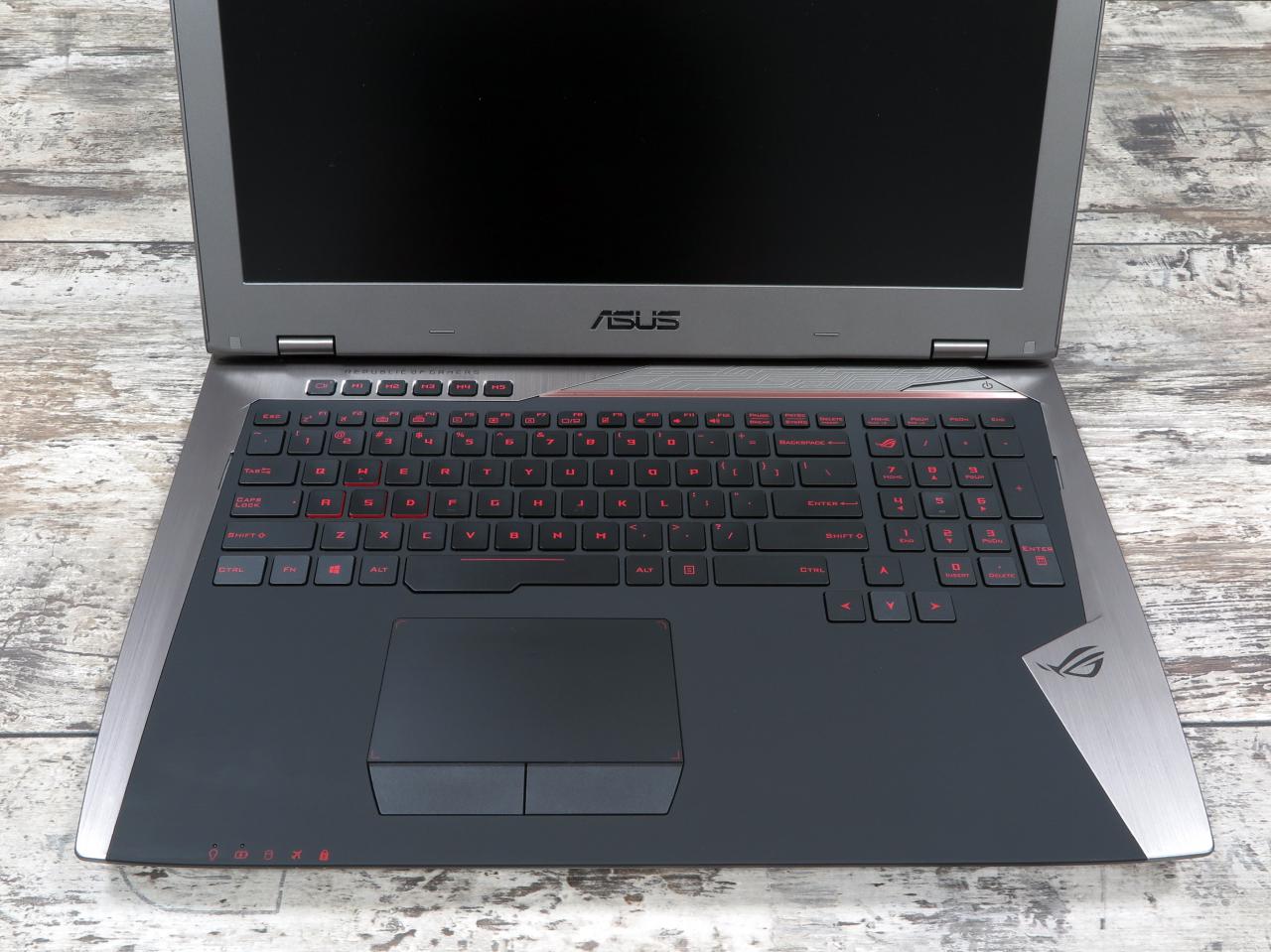 [26/02/2016] Asus GX700: Trackpad und Tastatur