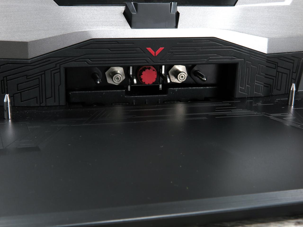 [26/02/2016] Asus GX700: Wakü-Anschlüsse