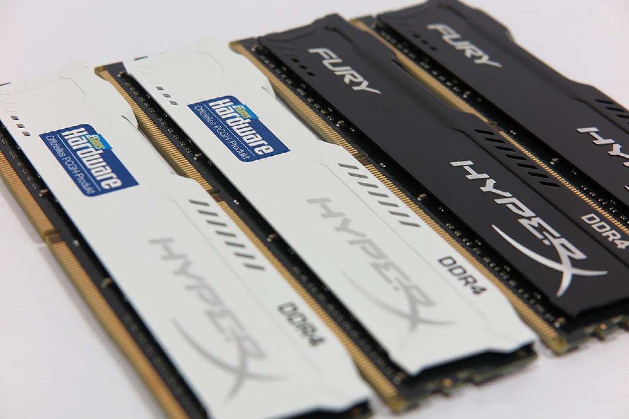 [19/02/2016] Die weißen PCGH-Module im Vergleich zur schwarzen Standard-Variante.