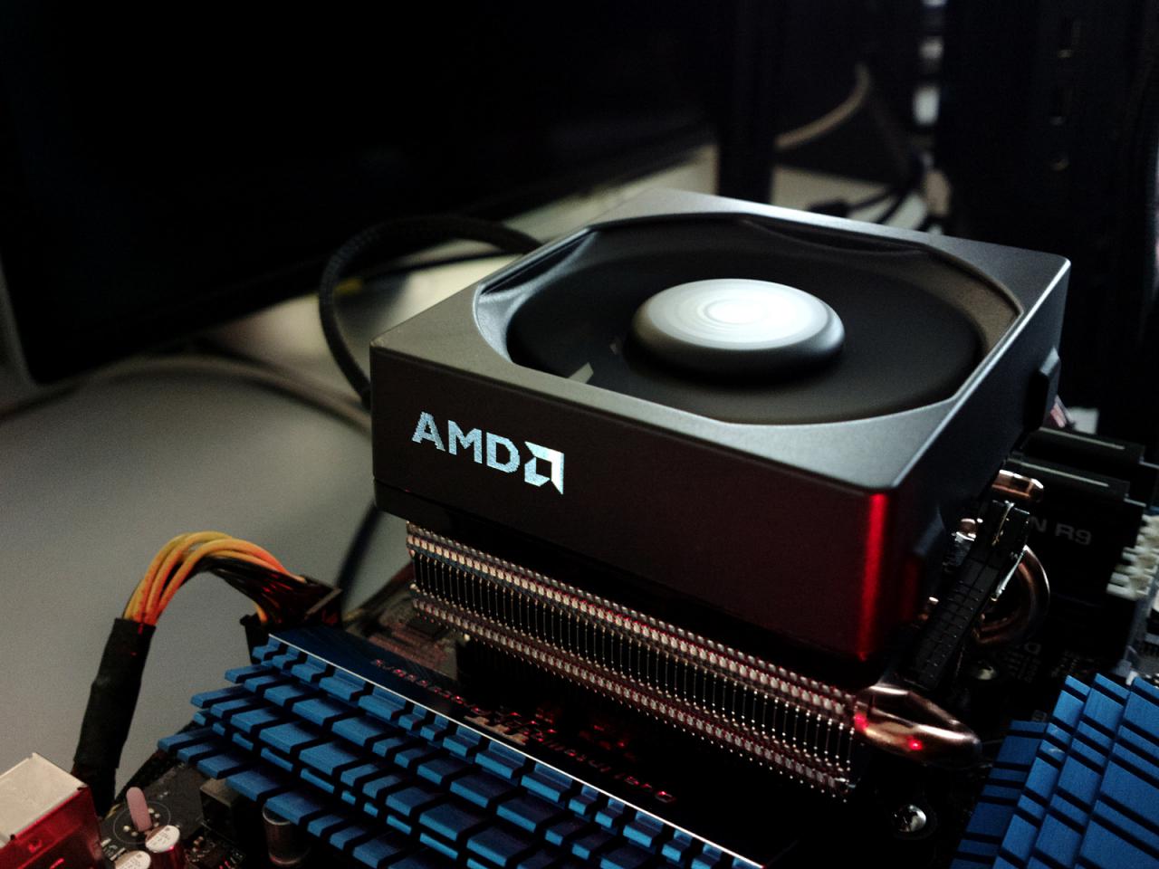 [02/02/2016] AMD FX-8370 im Bundle mit dem Wraith-Kühler: Beleuchtetes AMD-Logo