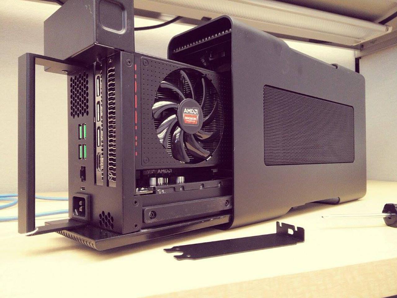 [01/03/2016] AMD Xconnect: Externe GPU-Docks mit Plug'n'Play für Radeon-GPUs