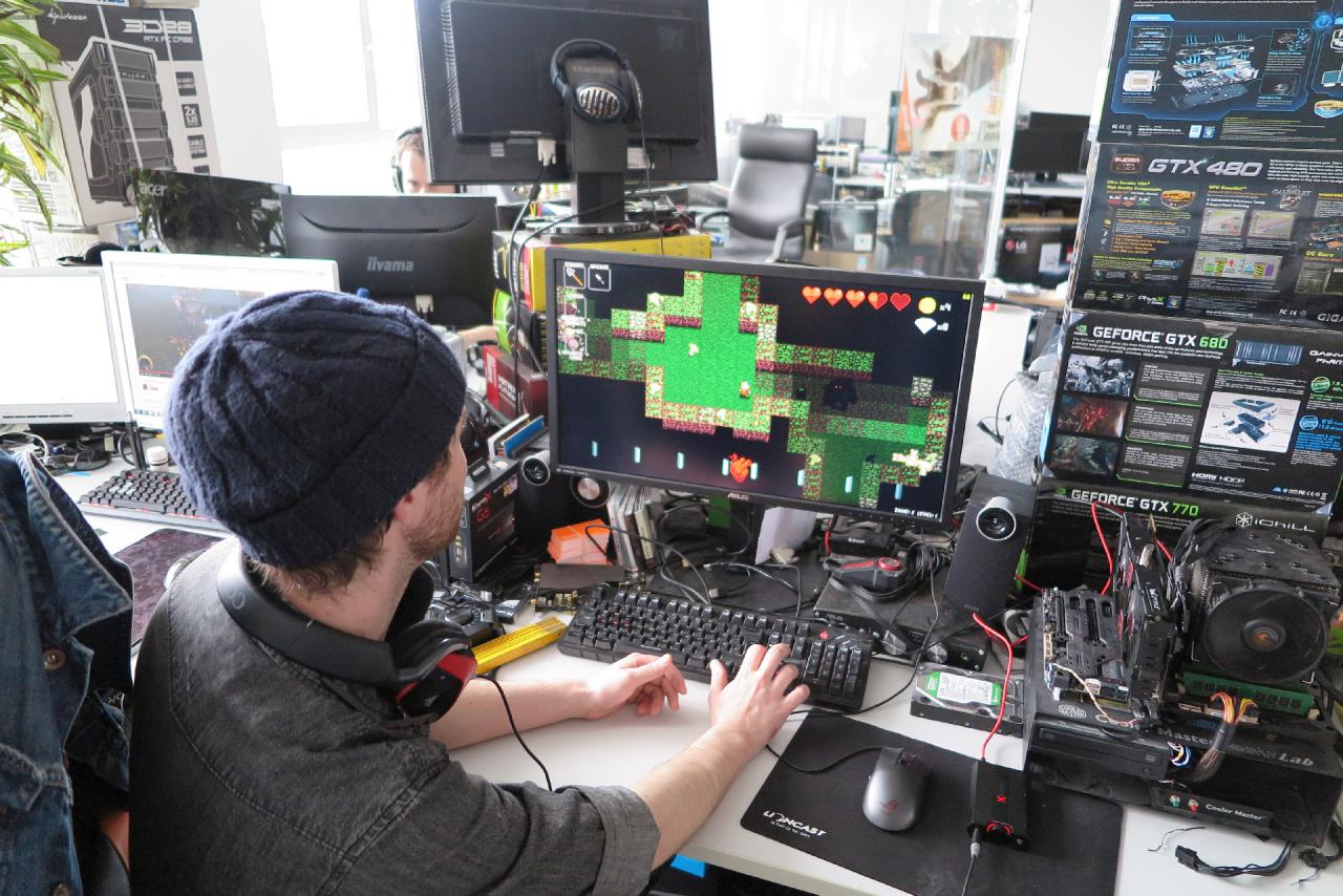 [24/03/2016] Beim Kollegen Reuther standen diese Woche vor allem Spieletests zum Thema Direct X12 auf dem Plan. Bei einem kurzen Blick über seine Schulter - die Kamera natürlich im Anschlag - erwischten wir ihn beim Zocken dieses Spieles, das die Eigenschaften von Direct X 12 ganz und gar nicht hochhält. Phil schwört jedoch, dass das Spiel mit dem Namen 