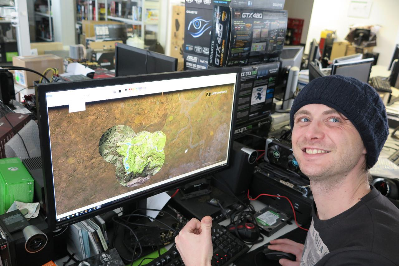 [04/03/2016] Phil betätigte sich diese Woche als Leveldesigner für Far Cry Primal und zeigte sich als erstaunlich talentiert: Er machte einfach einen Screenshot der Karte von Far Cry Primal und spiegelte sie mithilfe von Paint vertikal. An dieser Stelle merken wir sicherheitshalber sogleich an, dass Phil jeglichen Abwerbeversuchen seitens Ubisoft loyal widerstehen wird.