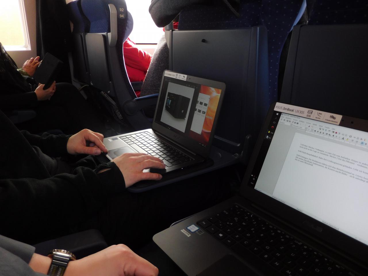 [16/03/2016] Cebit 2016: Kompakte Ultrabooks sind auf den schlanken ICE-2-Refit-Sitzen angebracht.