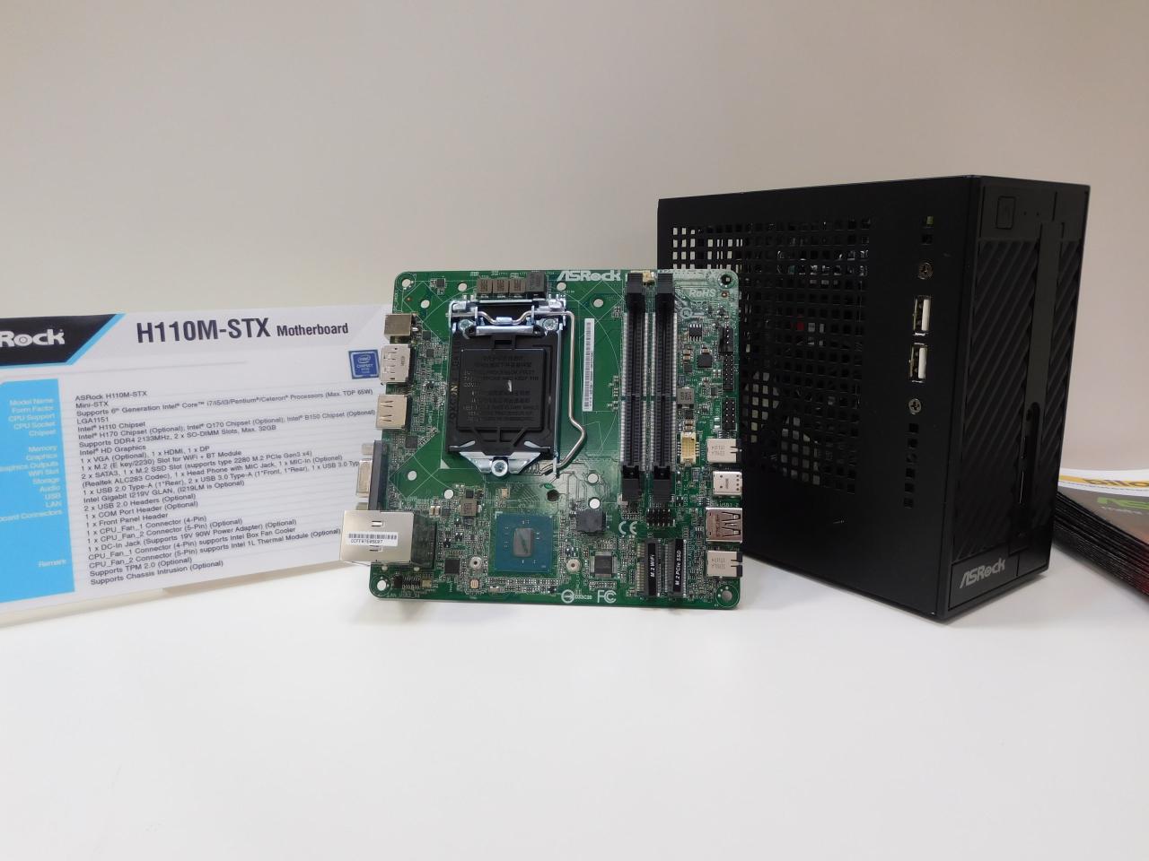[16/03/2016] Cebit 2016: Asrocks Mini-STX-Design bietet genug Platz für einen Boxed-Kühler, dabei ist dieser nur wenige Zentimeter schmaler.