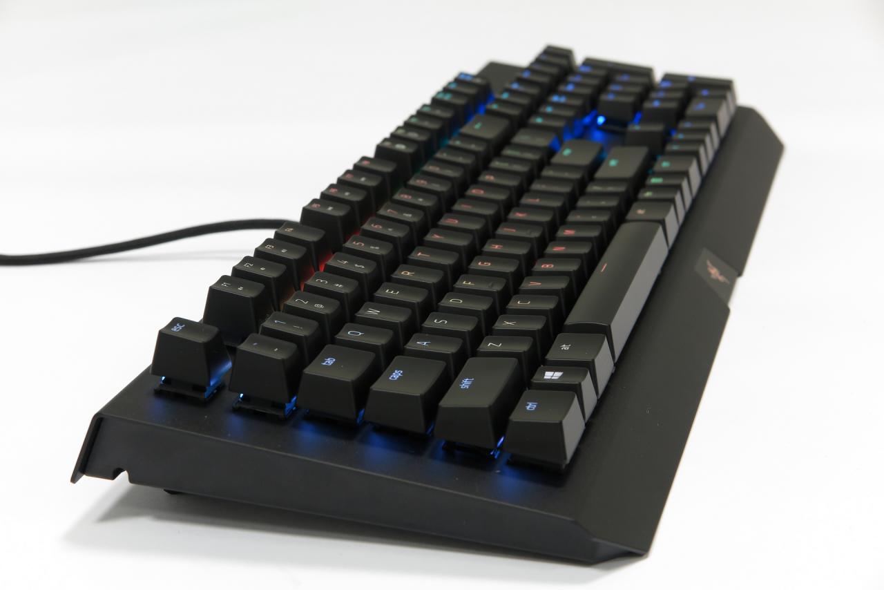 [24/03/2016] Razer Black Widow X Chroma im Test: Mehr als nur Modellpflege? (6)