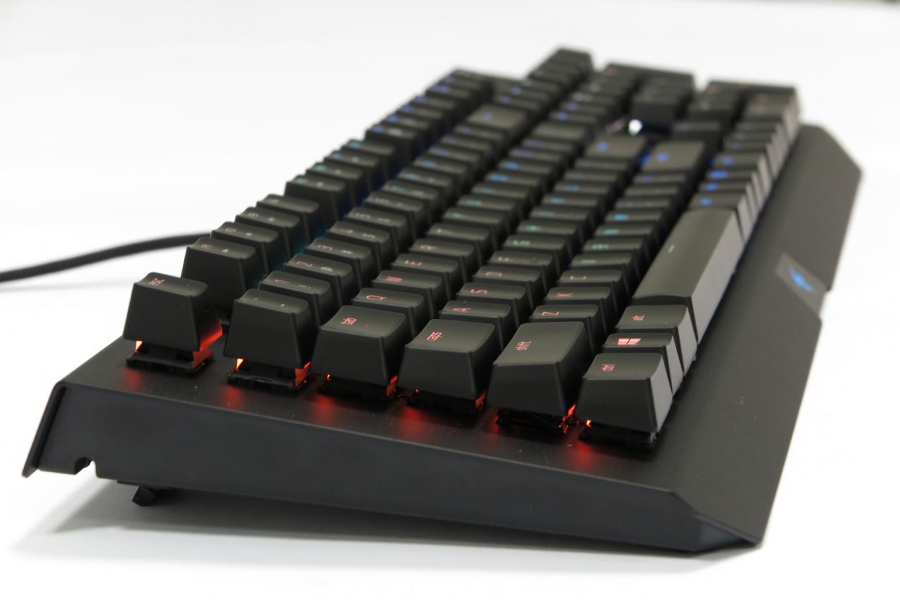 [24/03/2016] Razer Black Widow X Chroma im Test: Mehr als nur Modellpflege? (7)