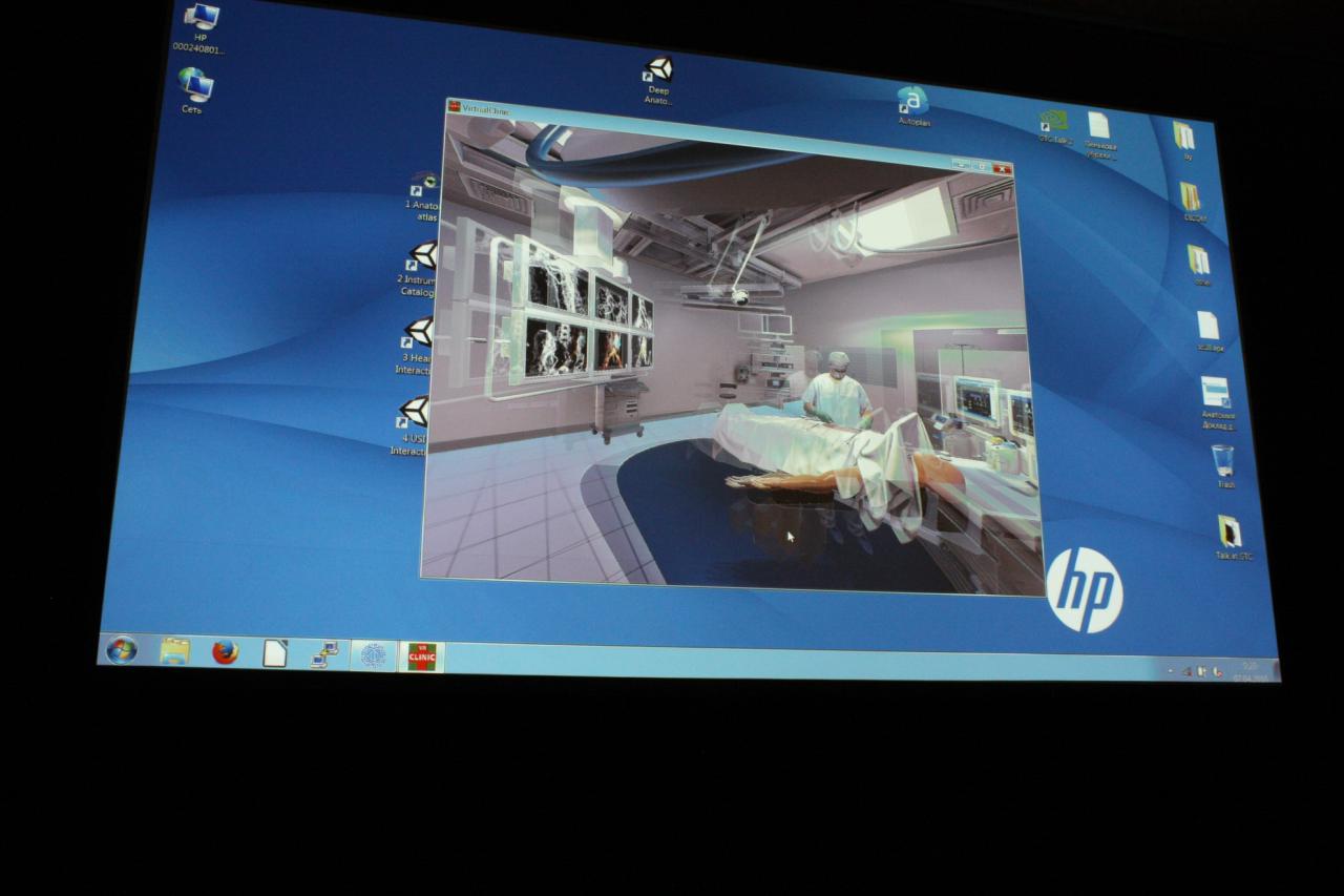 [11/04/2016] Das Meisterstück von Dr. Yaremins Team: die VR-Version einer Klinik. Mit einem Oculus-Rift-Headset können sich Medizinstudenten die einzelnen Abteilungen eines Krankenhauses ansehen - Ärzte und Patienten inklusive.