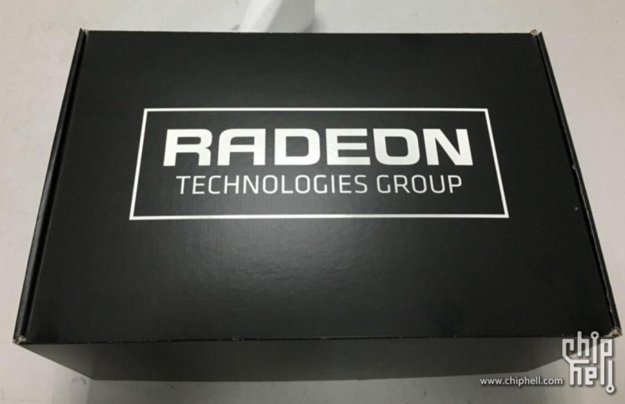 [13/04/2016] AMD Radeon Pro Duo: Erste Unboxing-Bilder der Dual-GPU-Grafikkarte (1)