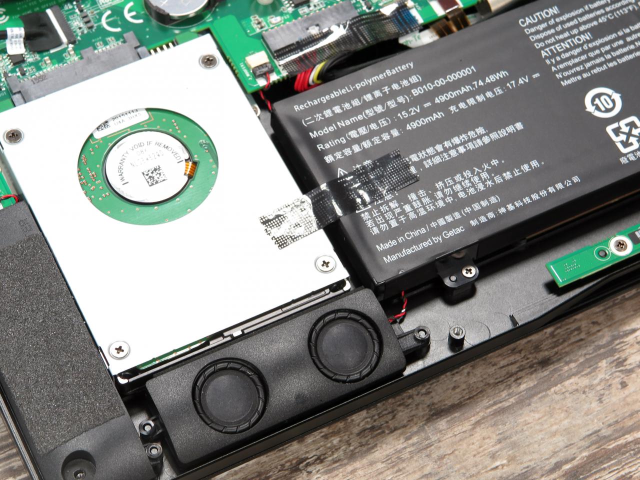 [27/04/2016] EVGA SC17: Lautsprecher Unterseote und Akku