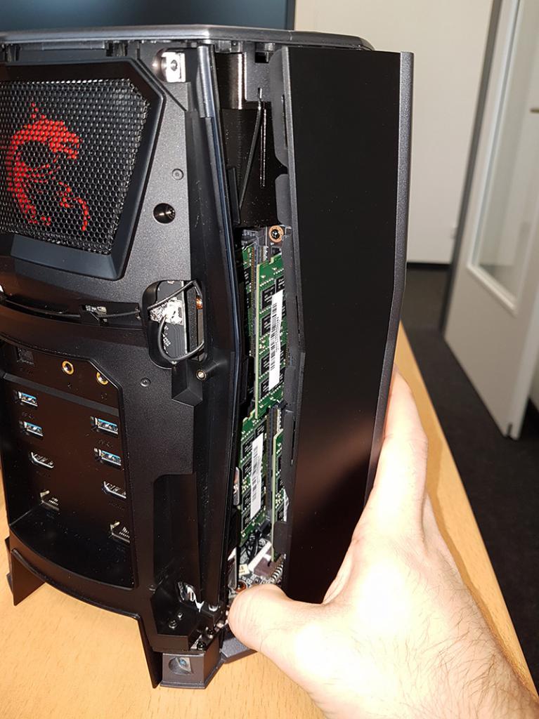 [07/04/2016] MSI Vortex: Bilder vom Innenraum zeigen große Kühler - jetzt in der PCGH-Redaktion (19)