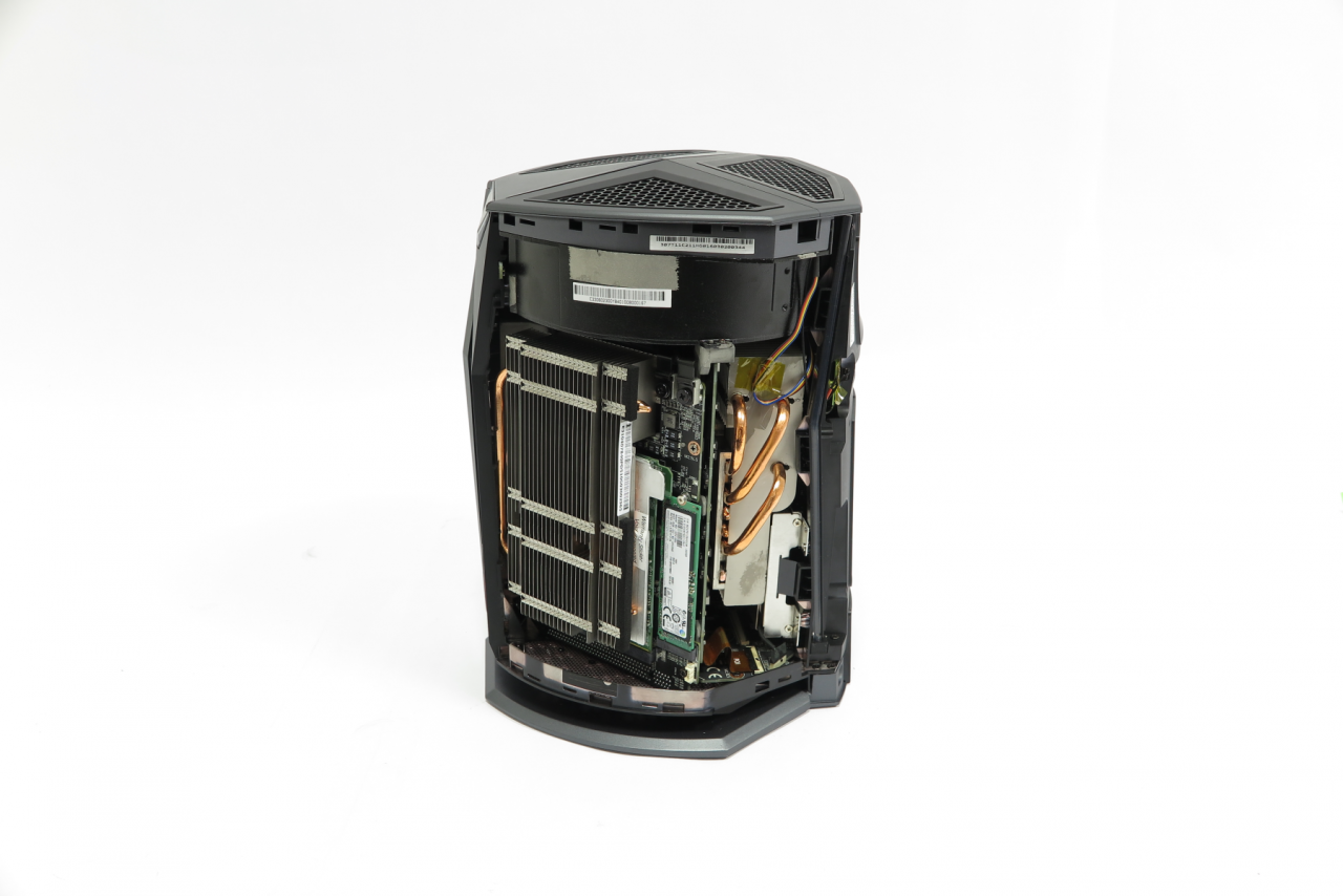 [07/04/2016] MSI Vortex: Bilder vom Innenraum zeigen große Kühler - jetzt in der PCGH-Redaktion (1)