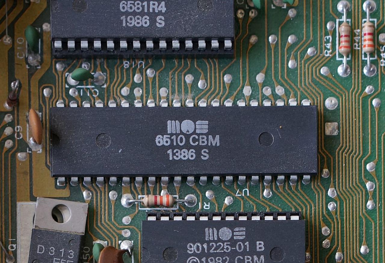 [29/04/2016] Update Mai 2016: 40 Jahre alter Intel-Prozessor ausgegraben (5)