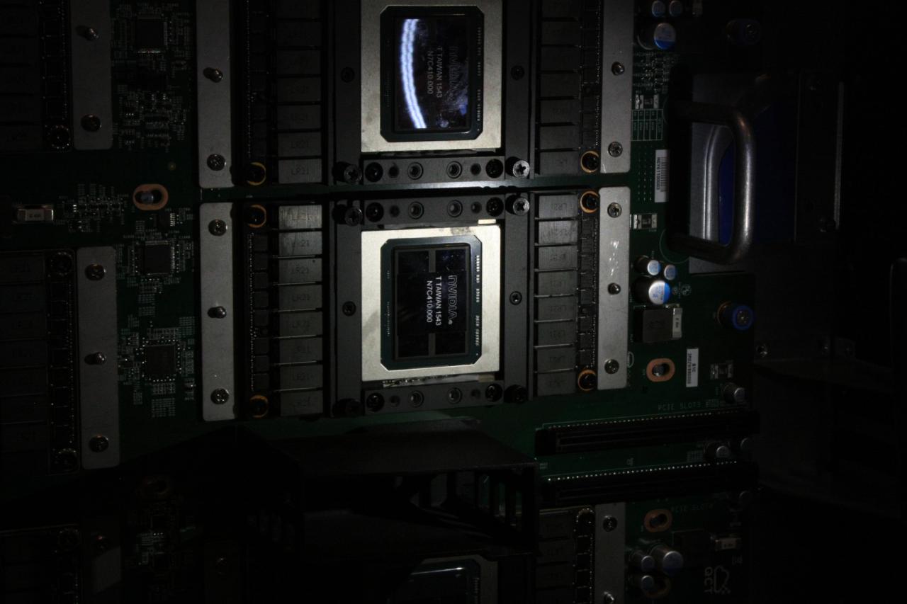 [07/04/2016] Update: Echte GP100-GPUs abgebildet (8)