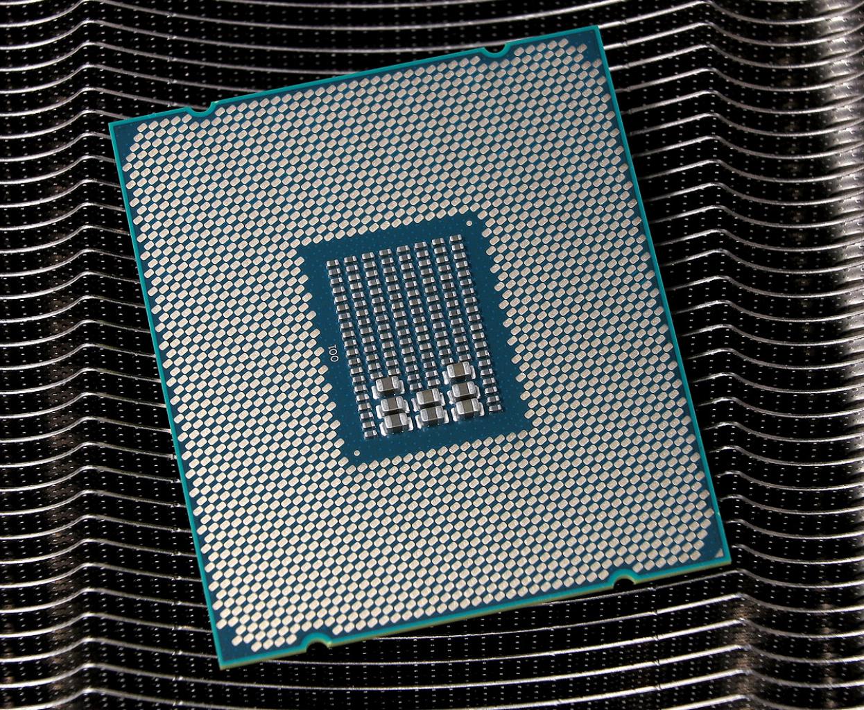 [30/05/2016] Intel Core i7 6950X ES backside