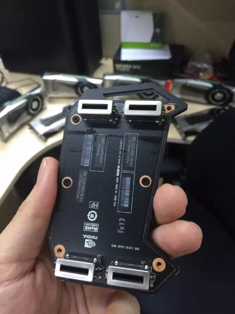 [12/05/2016] Für Geforce GTX 1080, GTX 1070 und Co.: Neue SLI-Brücke für doppelte Transferraten (1)