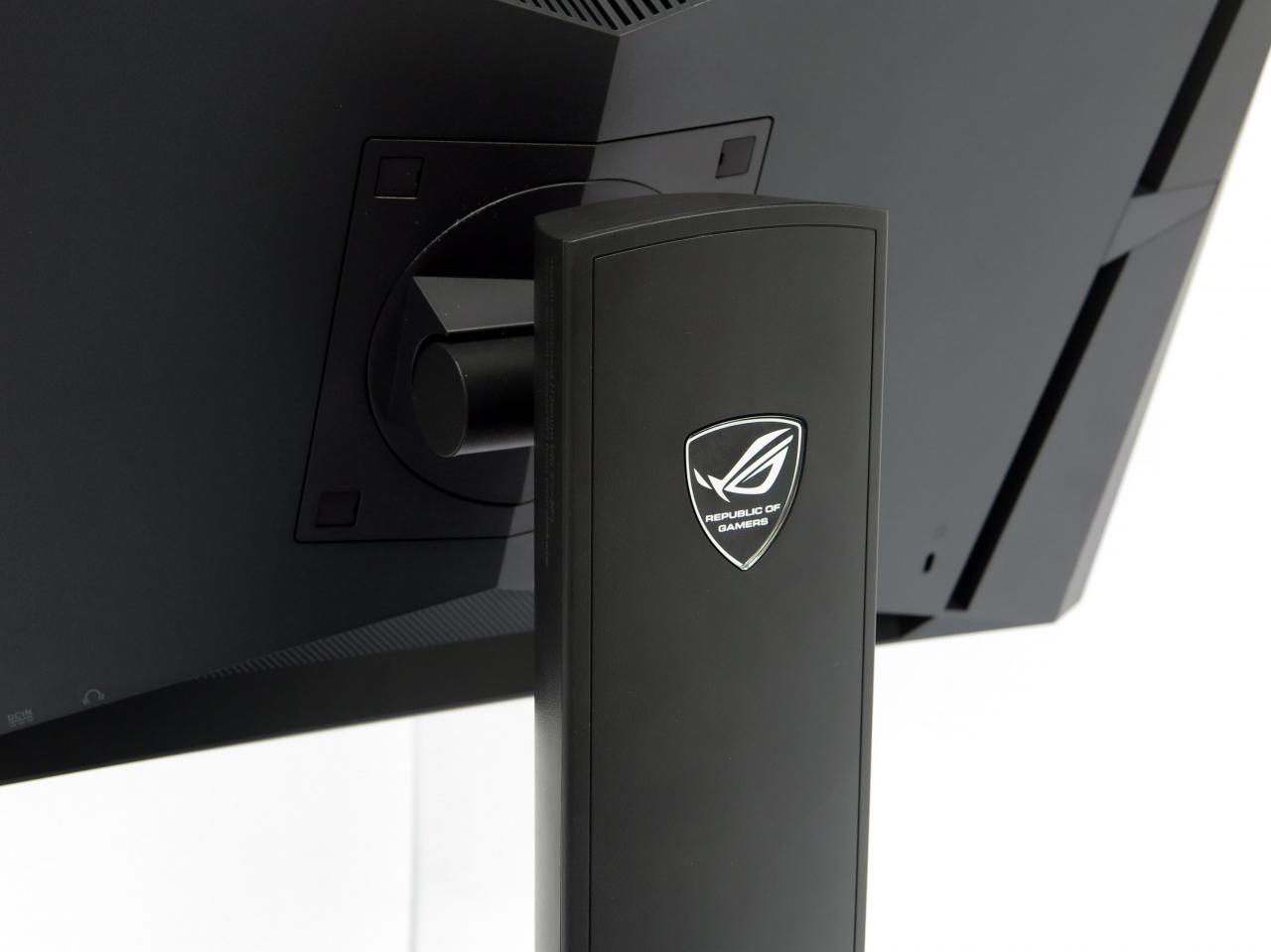 [30/06/2016] Asus PG248Q: Standuß rückseitig mit ROG-Logo