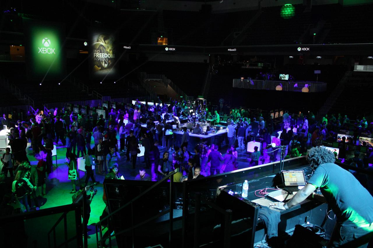 [20/06/2016] Am Abend des ersten Messetages lud Microsoft erneut ins Galen Center.