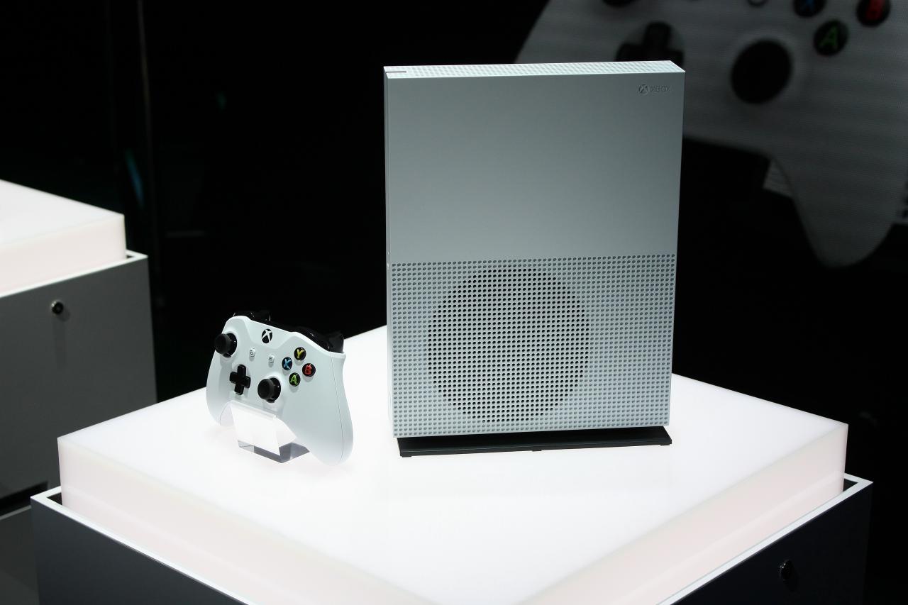 [20/06/2016] Hier konnte in relativer Ruhe die neue Xbox One S begutachtet werden.
