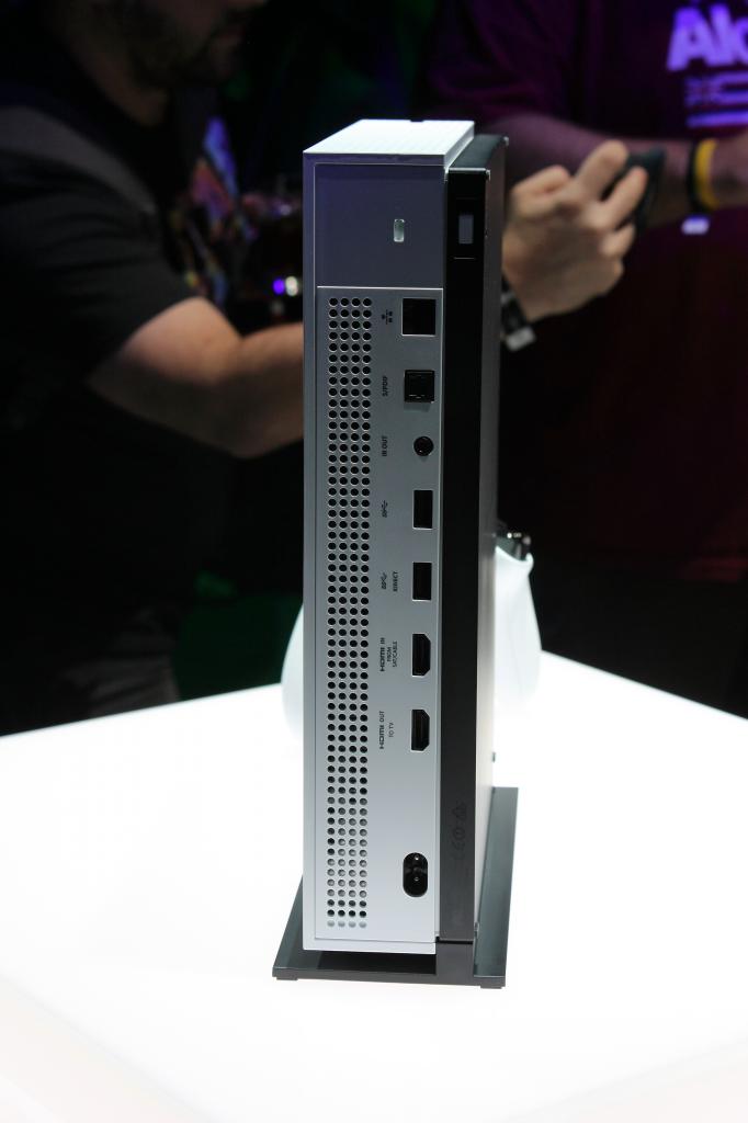 [20/06/2016] Anschlussfreudig: Die Xbox One S soll 4K-Videoausgabe beherrschen.