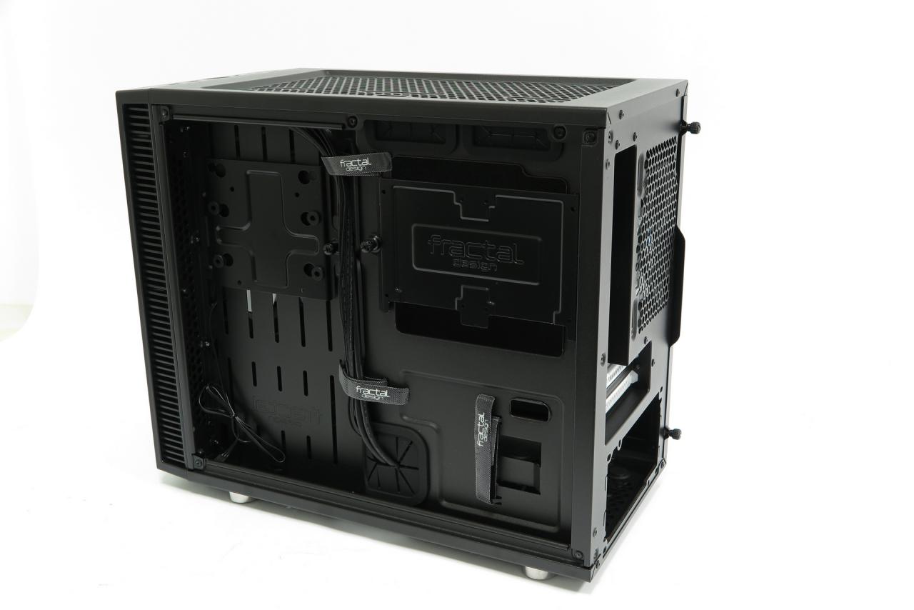 [09/06/2016] Fractal Design Define Nano S: Kompaktes, WaKü-kompatibles Mini-ITX-Gehäuse mit erstaunlich viel Platz im Test (6)
