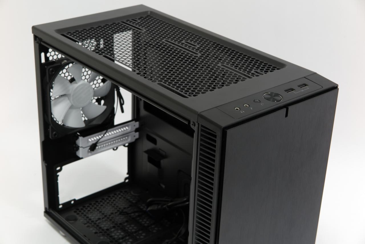 [09/06/2016] Fractal Design Define Nano S: Kompaktes, WaKü-kompatibles Mini-ITX-Gehäuse mit erstaunlich viel Platz im Test (9)