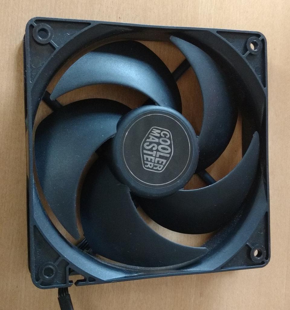 [10/06/2016] Cooler Master Seidon 120V V2 (4)