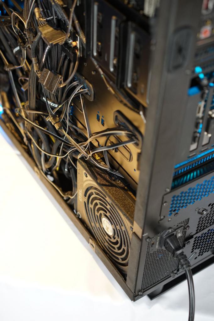 [03/06/2016] Phanteks Enthoo Elite: 699-Euro-Big-Tower für 560-mm-Radiatoren und Dual-Systeme (18)
