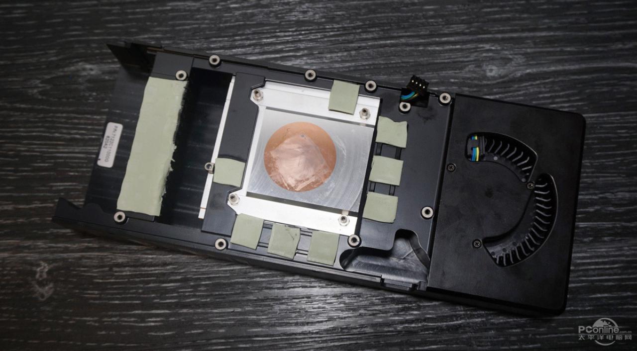 [22/06/2016] Radeon RX 480 macht sich für die Kamera nackig (1)