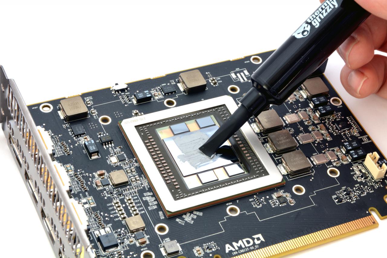 [01/06/2016] Radeon R9 Nano: Sparsames, dünnes Auftragen der Wärmeleitpaste - wir nutzen die Thermal Grizzly Hydronaut.