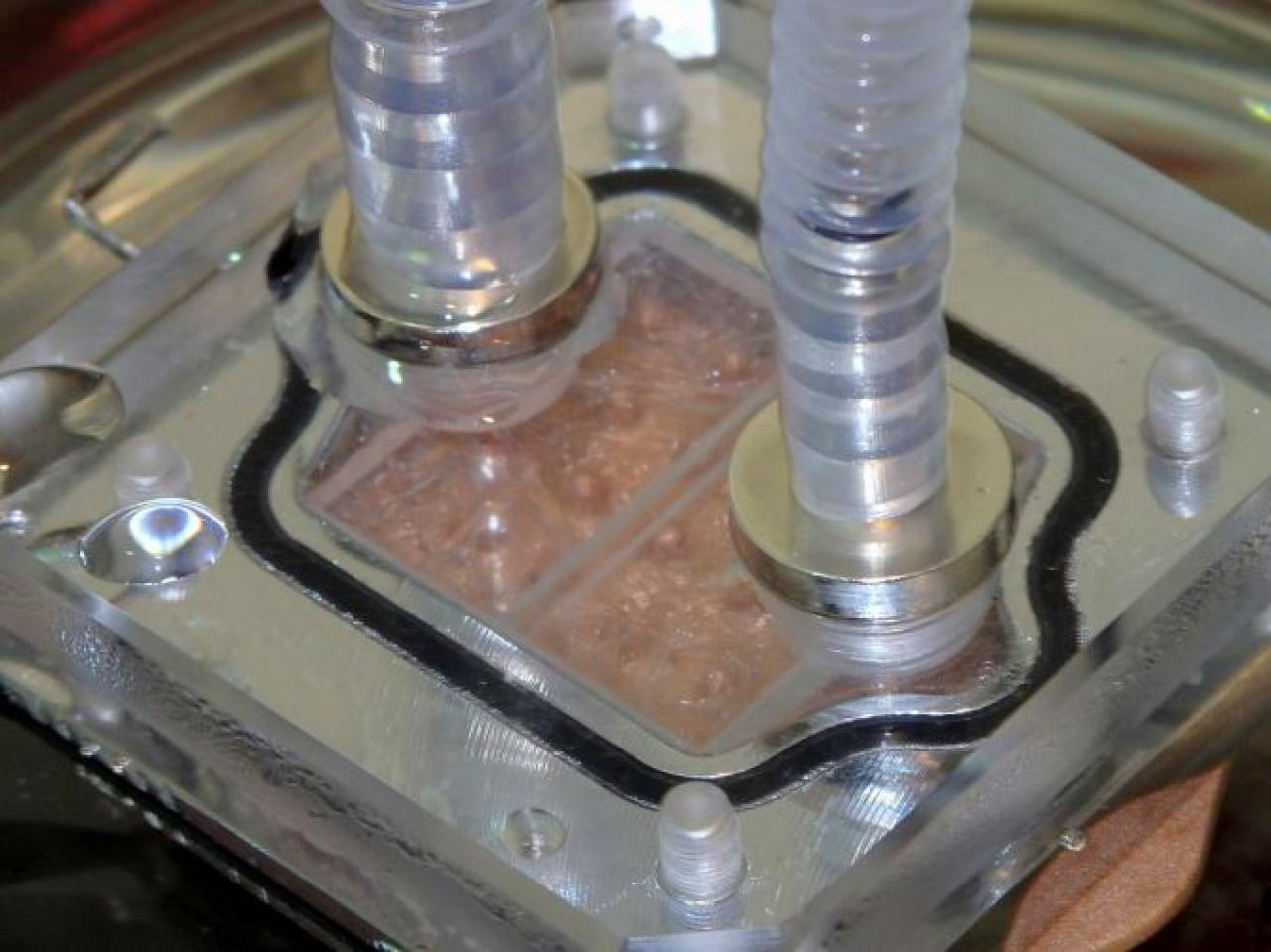 [08/06/2016] AiO-Wasserkühlung ohne Pumpe: Raijintek baut Wakü wie eine Heatpipe auf (1)