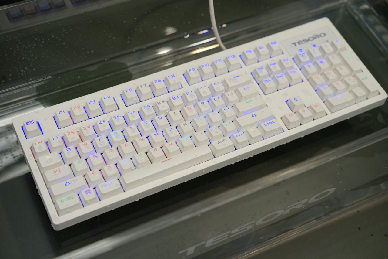 [04/06/2016] Tesoro: Infrarotlicht-Tastatur kann 10.000 Mal gespült werden (1)