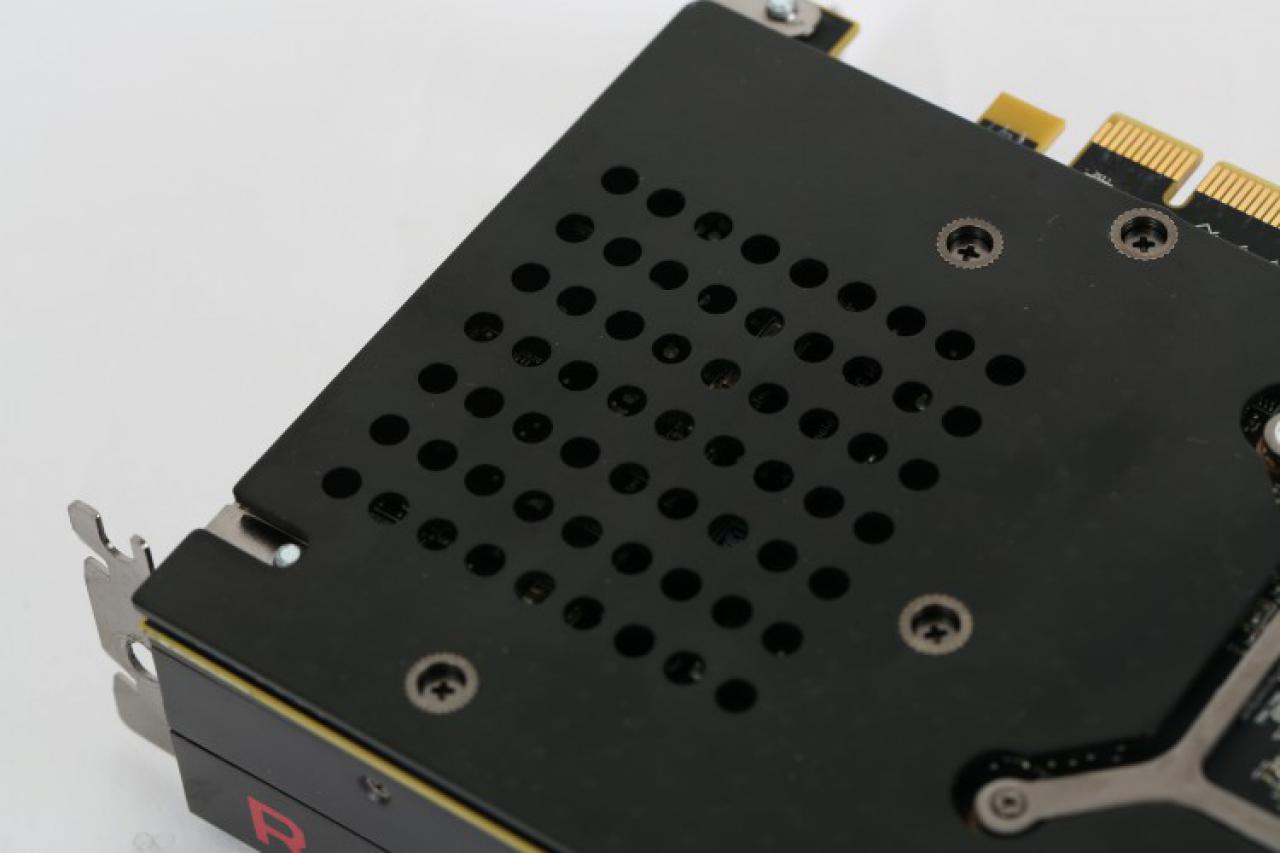 [28/06/2016] XFX Radeon RX 480 Black Edition: Referenzdesign darf offenbar verändert werden (6)