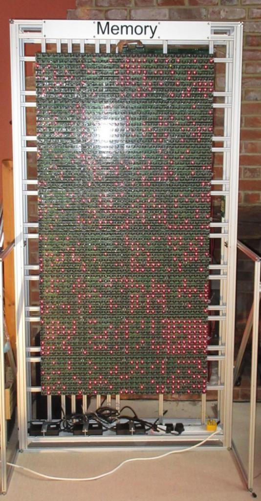 [07/07/2016] Kurioses: Ingenieur baut riesigen Megaprozessor und spielt Tetris darauf (3)