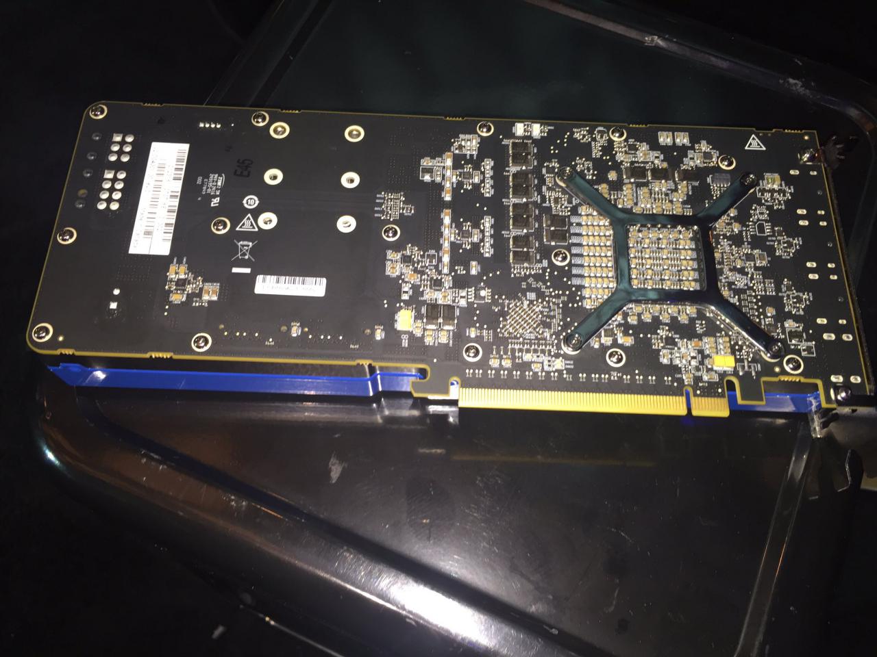 [26/07/2016] Radeon Pro SSG: AMD steckt zwei SSDs auf eine Grafikkarte (1)